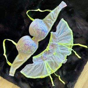 36D/S Vs Victoria’s Secret lace floral light purple Garter ruffled Skirt